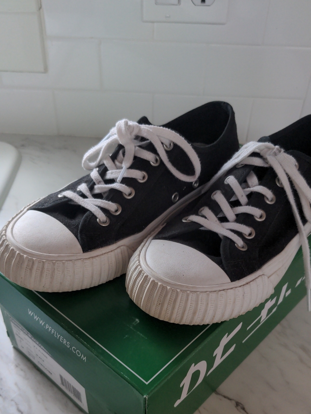 P.F. Flyers Black Canvas Center Lo Sneakers M 7.5 / W 9
